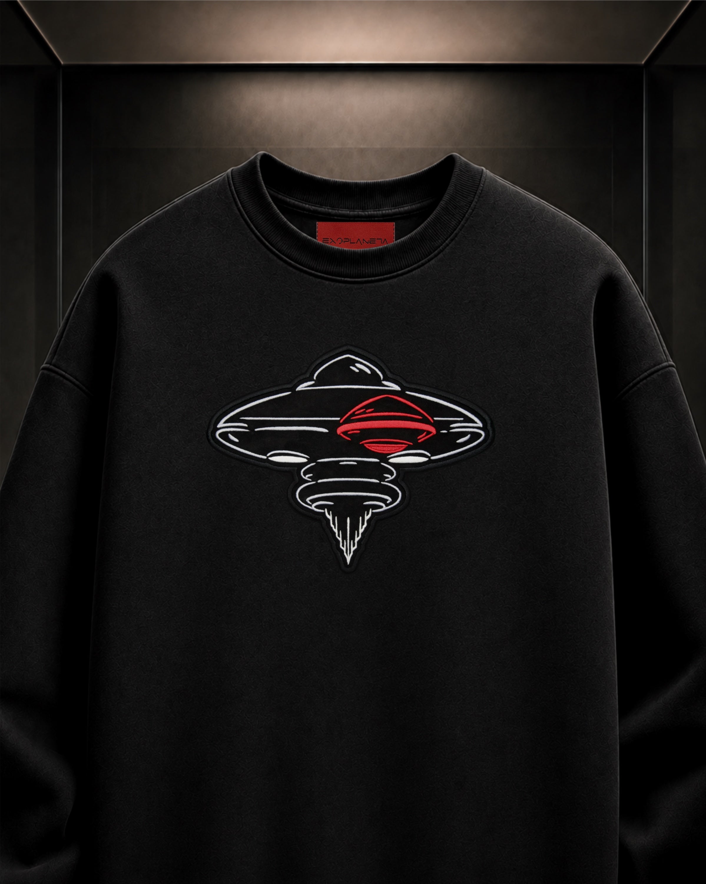 Detalle del bordado TRX-144 en sudadera negra EXOPLANETA